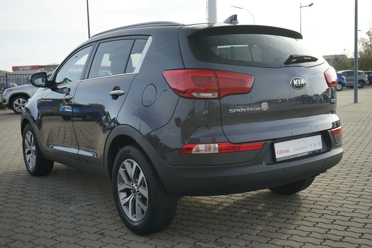 Kia Sportage 1.7 CRDi Dream Team 2WD...  Image 2